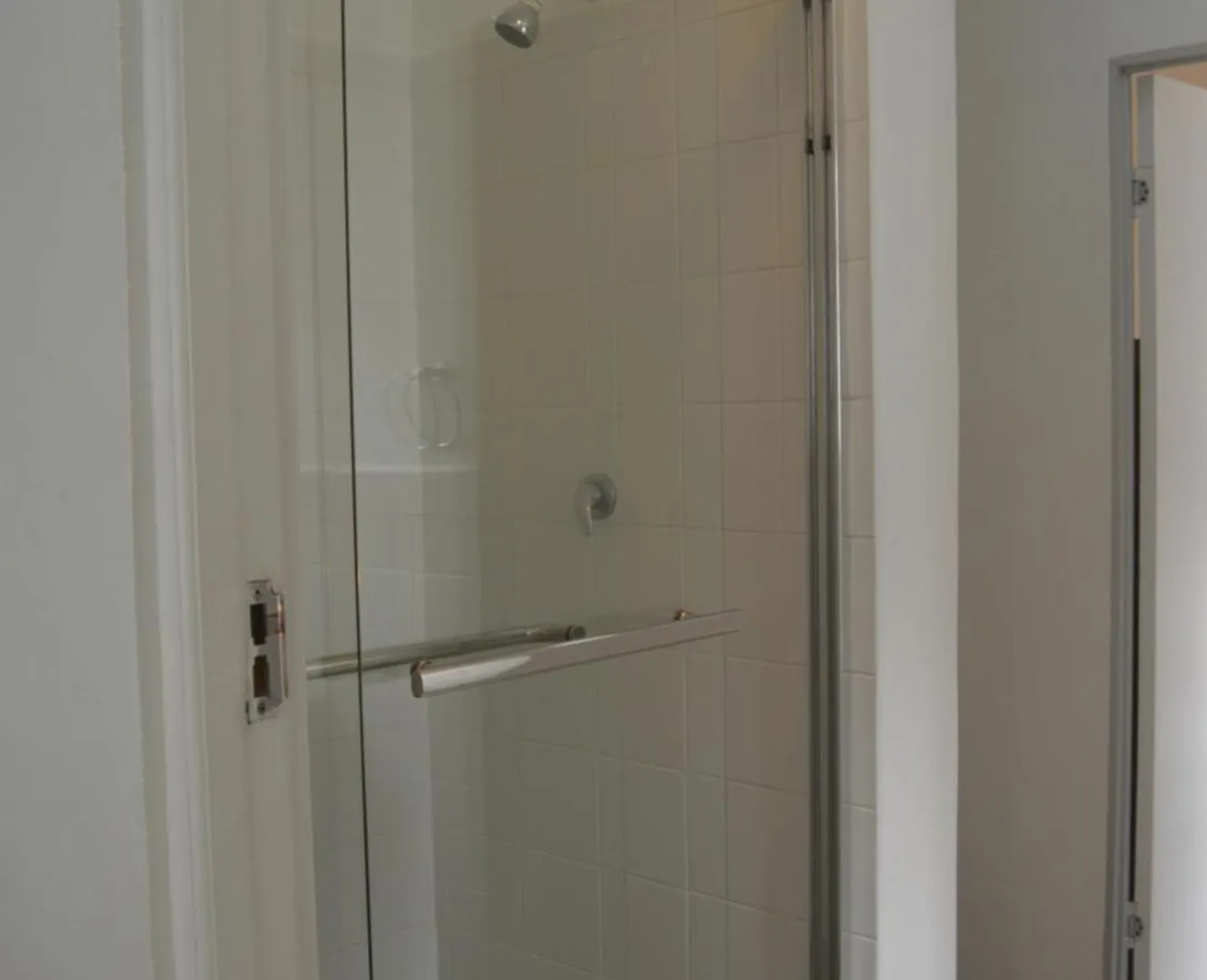 Oasis - Renovated - Queen Extra Length Bed Apartment Cape Town