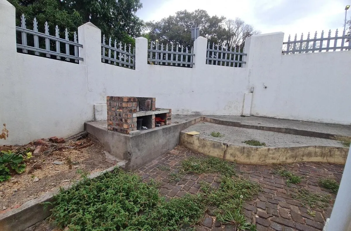 Oasis - Renovated - Queen Extra Length Bed Apartment Cape Town